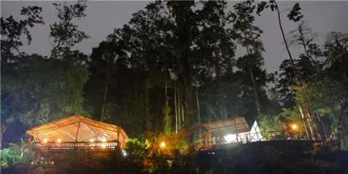 Rios Tropicales Lodge Hotel bei Nacht
