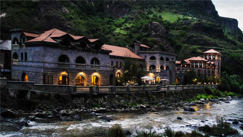 Tufenkian Avan Dzoraget Hotel Außenansicht