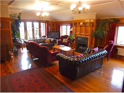 Lounge Library Te Anau Lodge