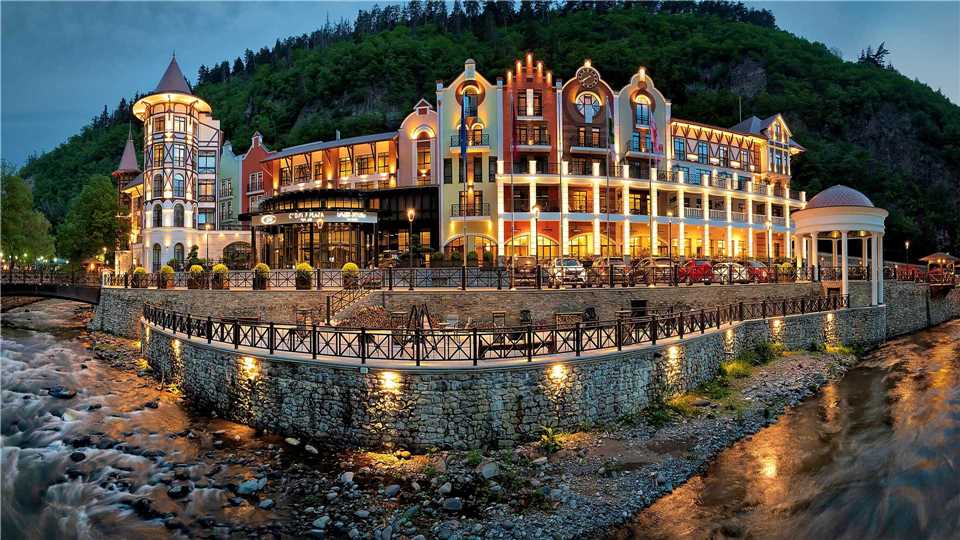 Crowne Plaza Borjomi Hotelansicht