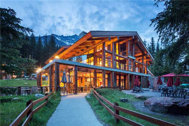 Moraine Lake Lodge Außenansicht