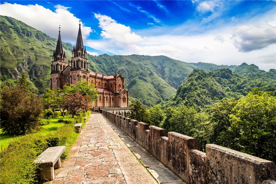Spaniens unbekannter Nordwersten Basílica de Santa María la Real de Covadonga