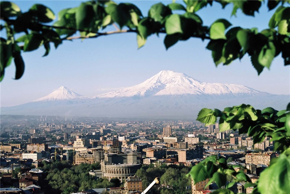 Georgien Jerewan mit dem Berg Ararat im Hintergrund