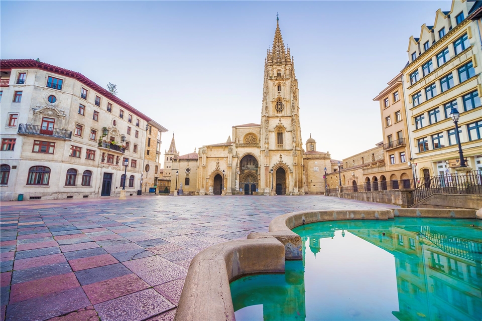 Spanisches Flair und portugiesische Tradition Kathedrale von Oviedo