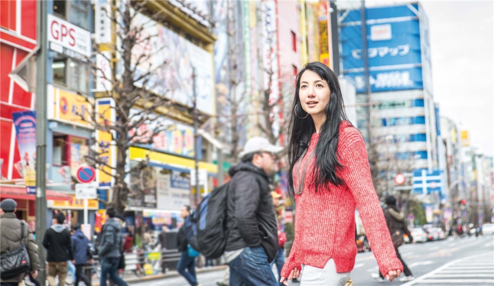 Japan Faszinierende Einblicke Frau auf der Straße