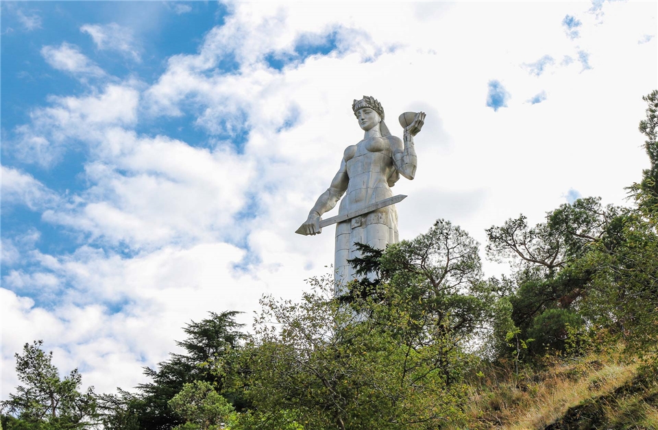Georgien Monumentalstatue Kartlis Deda in Tiflis