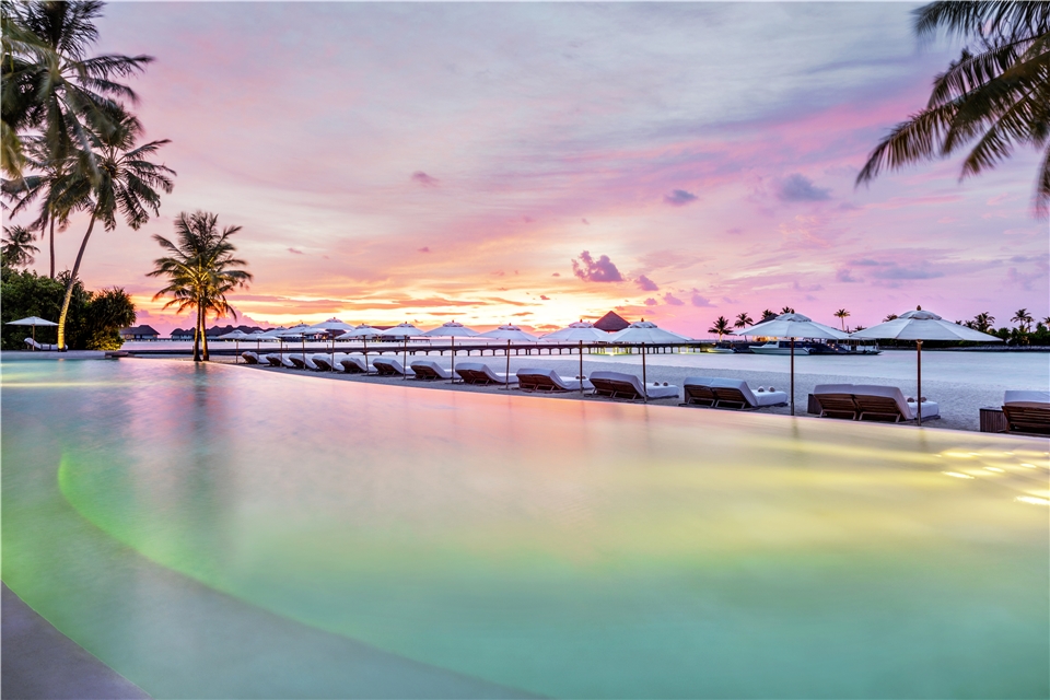 Como Maalisfushi Pool und Außenansicht
