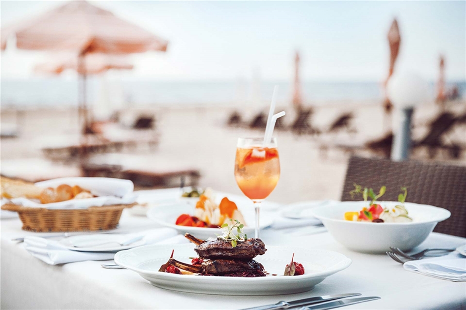 Lebensart im Baltikum Essen am Strand