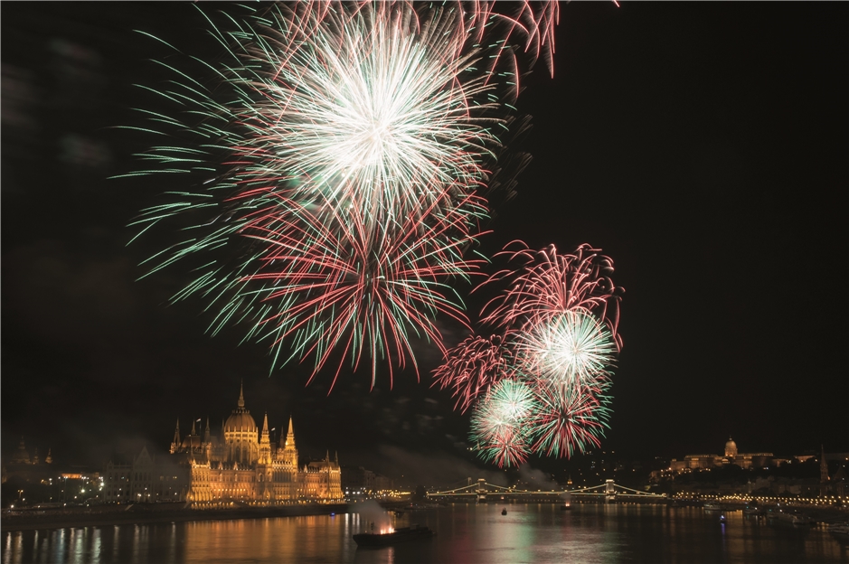 Budapest Feuerwerk über Stephans-Basilika
