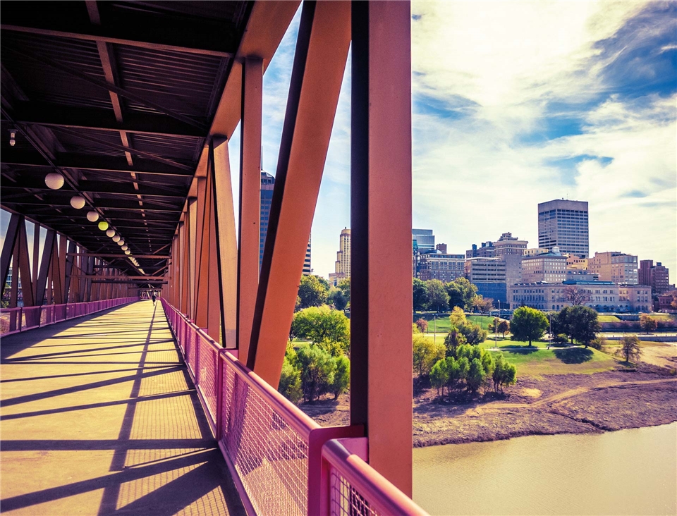 USA Die Seele der Südstaaten Brücke mit Blick auf Memphis