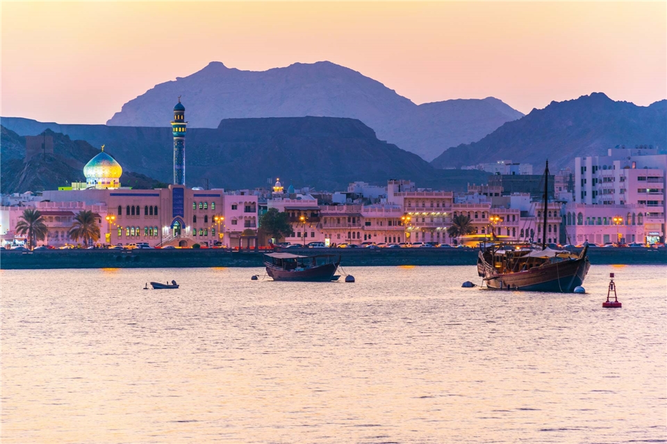 Faszination Oman Stadt am Meer