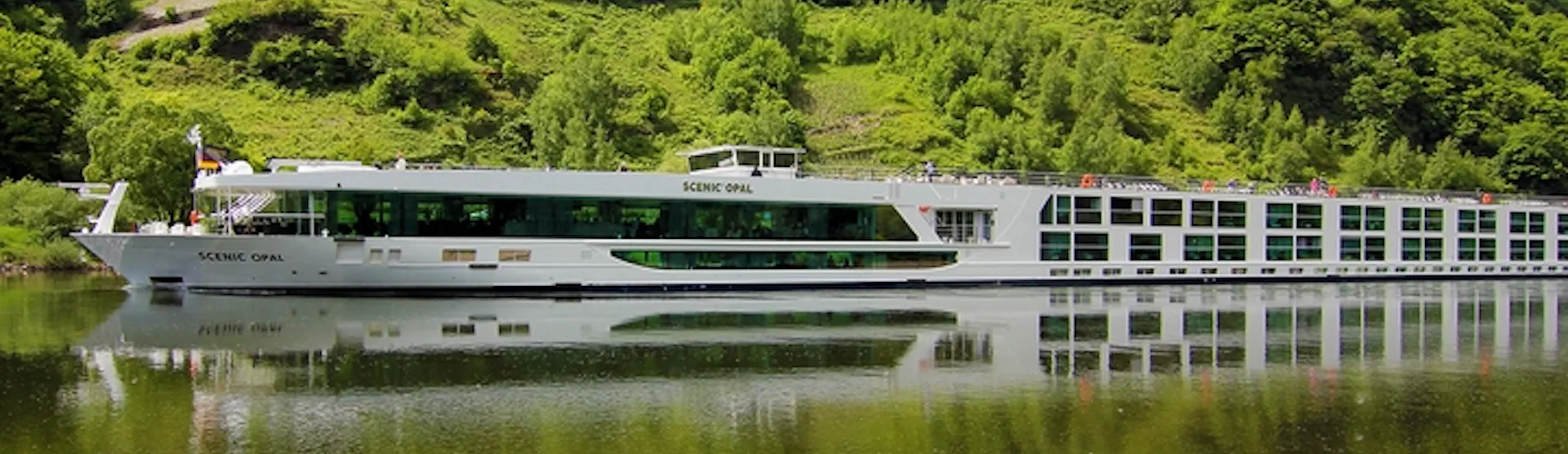 Kreuzfahrtschiff Scenic Opal während der Fahrt
